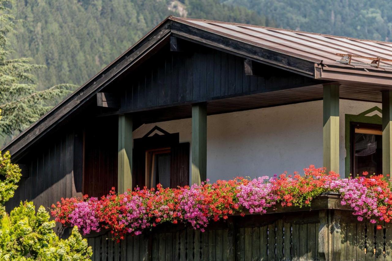 Suite Italy Pinzolo Due Giustino Exterior photo